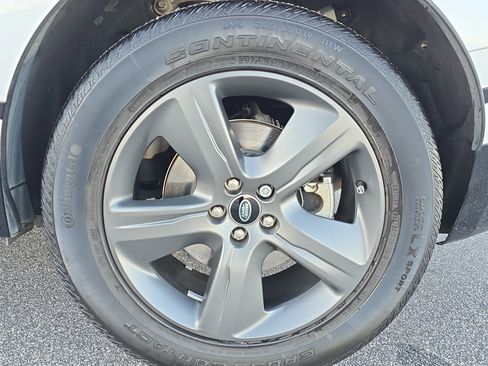 Used 2022 Land Rover Range Rover Velar R-Dynamic S image 32