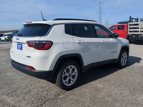 New 2026 Jeep Compass Latitude image 3