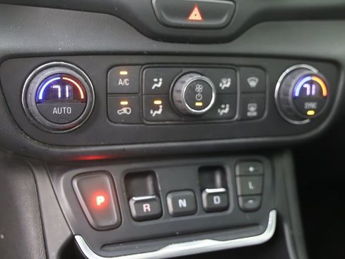 Used 2018 GMC Terrain SLT w/ Preferred Package image 4