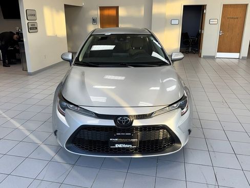 Used 2020 Toyota Corolla LE image 5