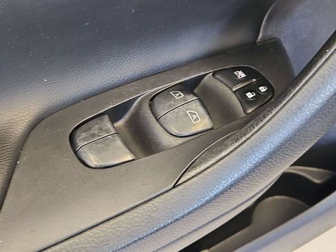 Used 2015 Nissan Altima 2.5 SV w/ Convenience Package FWD image 11