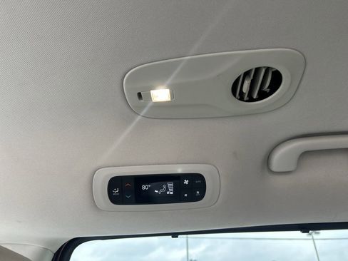 Used 2021 Chrysler Pacifica Touring-L image 31