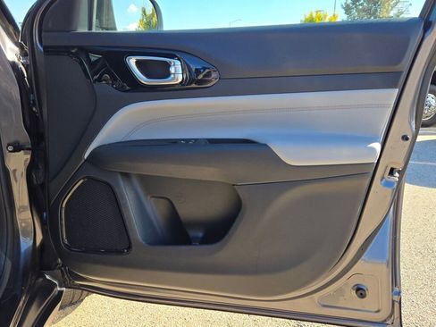 Used 2022 Jeep Compass Limited image 8