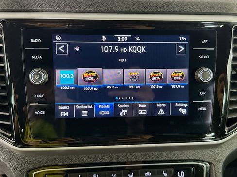Used 2023 Volkswagen Atlas Cross Sport SE FWD image 17