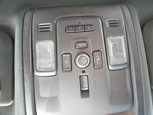 Used 2023 Chevrolet Suburban Premier AWD/4WD image 25