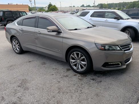 Used 2017 Chevrolet Impala LT FWD image 2