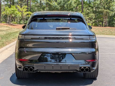 Certified 2025 Porsche Cayenne GTS AWD/4WD image 30
