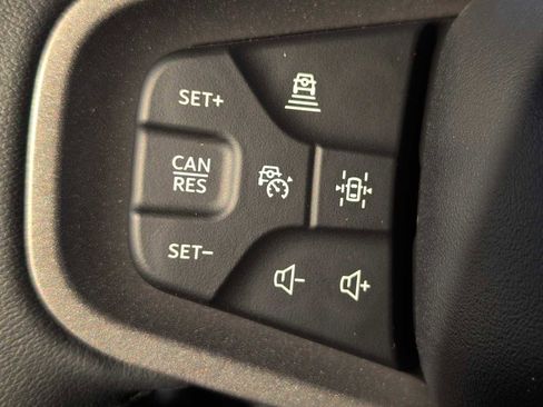 New 2025 Ford Bronco Badlands image 24