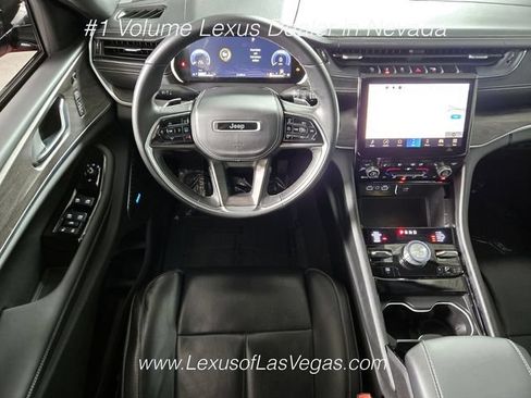 Used 2021 Jeep Grand Cherokee L Overland w/ Luxury Tech Group IV AWD/4WD image 17