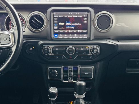 Used 2020 Jeep Wrangler Unlimited Sahara w/ Uconnect 4C Nav & Sound Group AWD/4WD image 14
