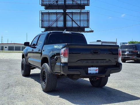 Used 2020 Toyota Tacoma TRD Off-Road w/ TRD Premium Off Road Package AWD/4WD image 3