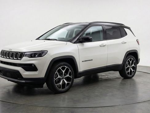 Used 2025 Jeep Compass Limited AWD/4WD image 3