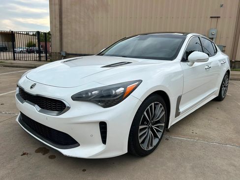 Used 2018 Kia Stinger Premium RWD image 2