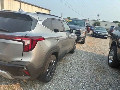 Used 2024 Kia Seltos S FWD image 11