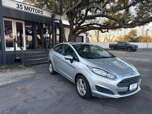 Used 2018 Ford Fiesta SE FWD image 8