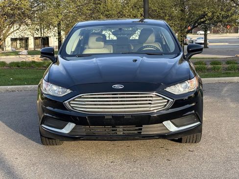 Used 2017 Ford Fusion SE w/ Fusion SE Technology Package FWD image 4
