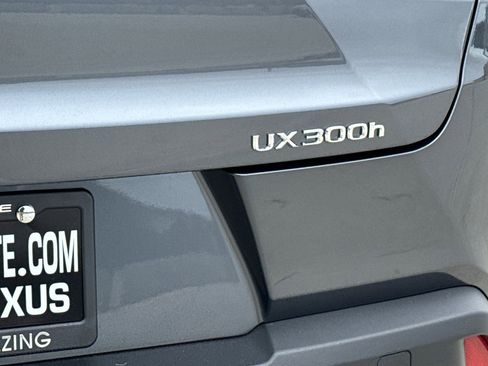 New 2026 Lexus UX 300h FWD image 18