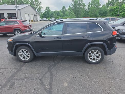Used 2018 Jeep Cherokee Latitude w/ Safety Group AWD/4WD image 6