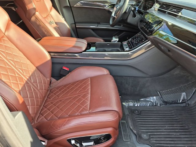 Used 2021 Audi S8 L w/ S8 Executive Package AWD/4WD image 31