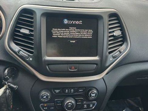 Used 2015 Jeep Cherokee Latitude image 17