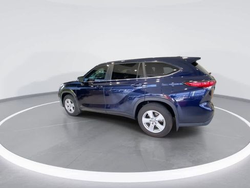 Used 2023 Toyota Highlander L image 6