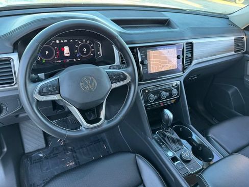 Used 2022 Volkswagen Atlas SEL AWD/4WD image 3