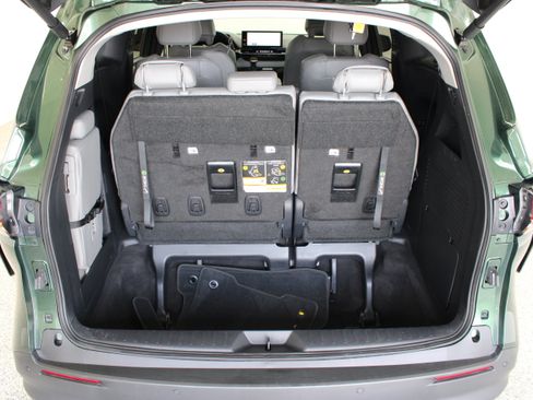 Used 2026 Toyota Sienna XLE FWD image 34