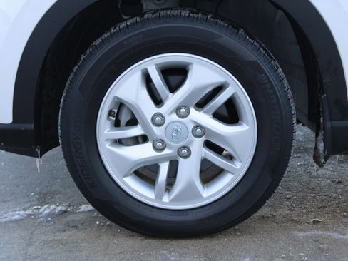 Used 2020 Hyundai Venue SEL image 28