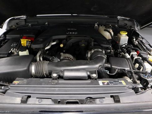 Used 2021 Jeep Gladiator Overland AWD/4WD image 18