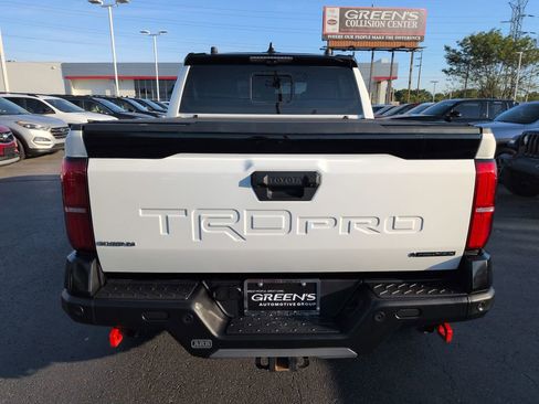Used 2025 Toyota Tacoma TRD Pro AWD/4WD image 4