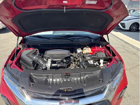 Used 2019 Chevrolet Blazer Premier w/ Sun and Wheels Package FWD image 11