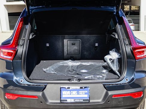 New 2026 Volvo XC40 B5 Ultra w/ Climate Package AWD/4WD image 29