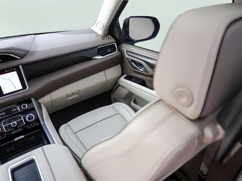 Used 2023 GMC Yukon Denali w/ Advanced Technology Package image 34