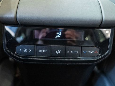 Used 2022 Toyota Highlander XLE image 31