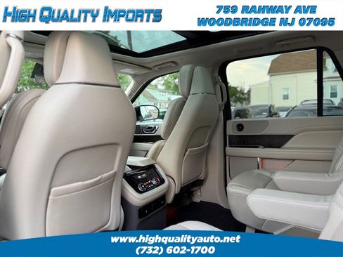 Used 2018 Lincoln Navigator Select w/ Technology Package AWD/4WD image 45