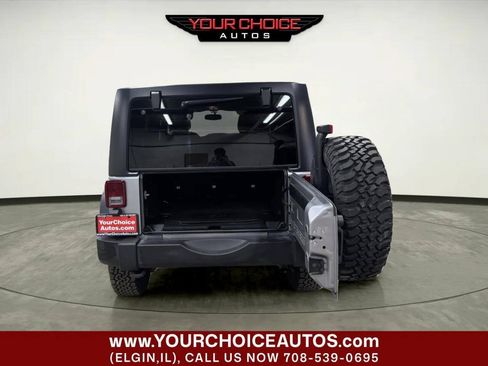 Used 2017 Jeep Wrangler Unlimited Rubicon w/ Connectivity Group AWD/4WD image 5