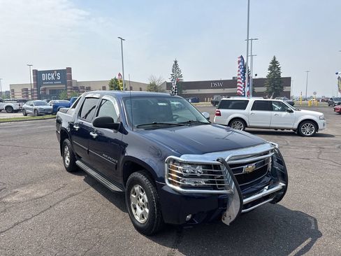 Used 2009 Chevrolet Avalanche LT w/ Convenience Package #1 AWD/4WD image 4
