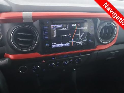 Used 2017 Toyota Tacoma SR5 AWD/4WD image 4