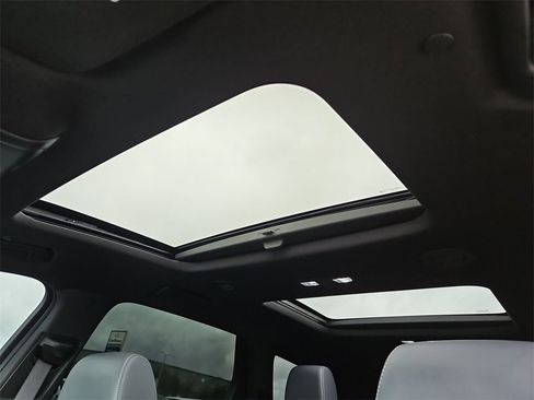 Used 2023 Buick Enclave Essence w/ Experience Buick Package image 19