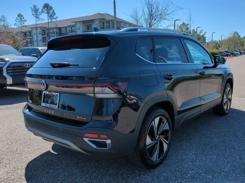 Used 2025 Volkswagen Taos SE AWD/4WD image 6