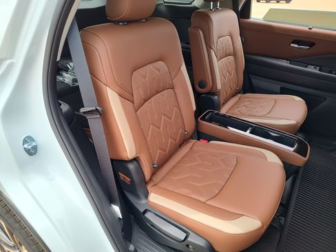 New 2026 Nissan Pathfinder Platinum AWD/4WD image 14