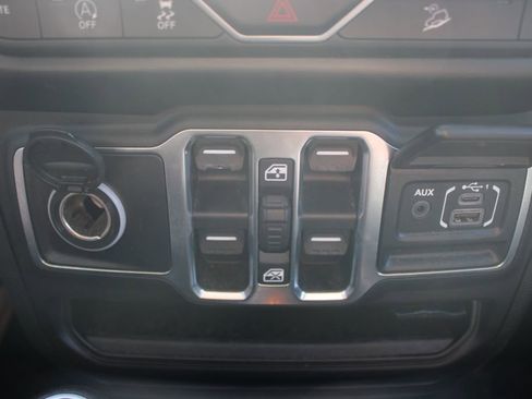 Used 2020 Jeep Wrangler Unlimited Sahara AWD/4WD image 22