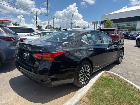 Used 2024 Nissan Altima 2.5 SV FWD image 6