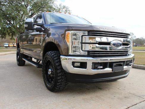 Used 2017 Ford F250 Lariat w/ Lariat Ultimate Package image 5