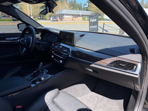 Used 2018 BMW 530i w/ M Sport Package RWD image 19
