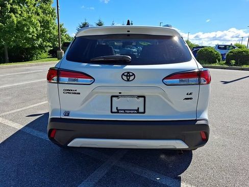 Certified 2025 Toyota Corolla Cross LE w/ Moonroof Package AWD/4WD image 5