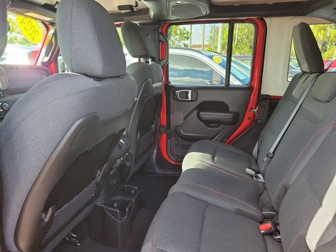 Used 2024 Jeep Wrangler Rubicon image 6