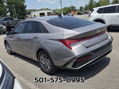 Used 2024 Hyundai Elantra Blue FWD image 2
