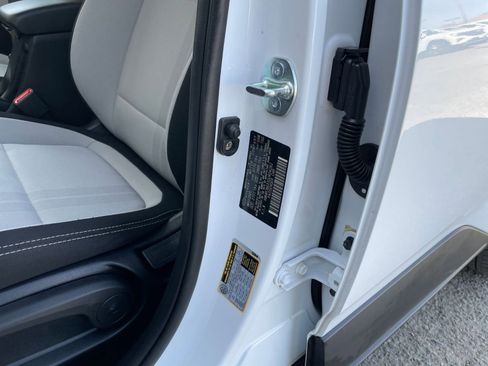 Used 2025 Hyundai Venue SEL image 30