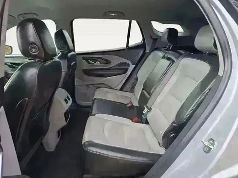 Used 2022 GMC Terrain SLT image 13